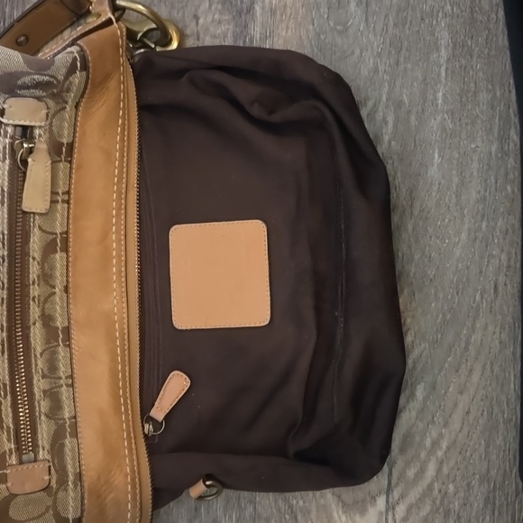 COACH near-vintage convertible east/west duffle made from khaki signature canvas - Picture 14 of 17